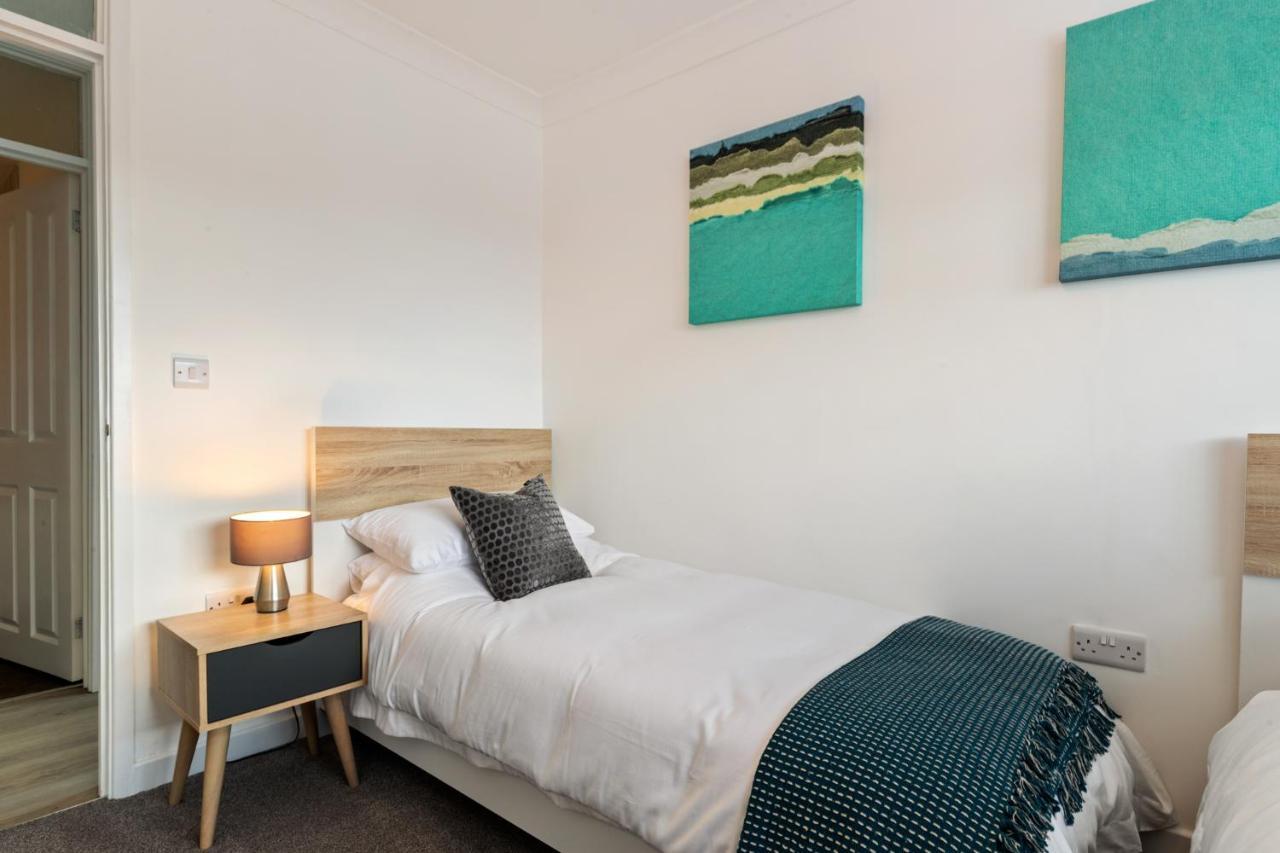 25 Coedrath Park - Sea Views From Balcony, Short Walk To Beach, Parking Saundersfoot Esterno foto
